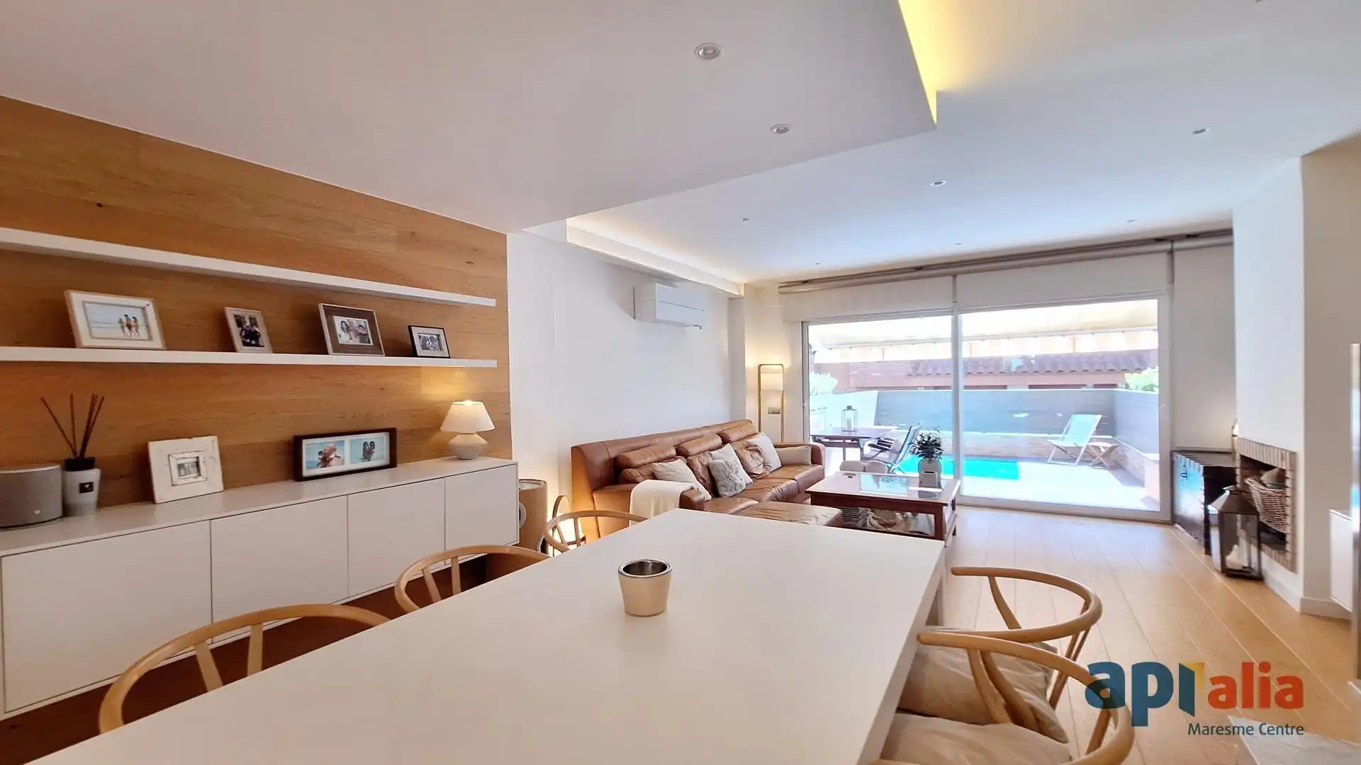 Sala d'estar de Casa adosada en venda en Vilassar de Mar amb Aire condicionat, Calefacció i Parquet