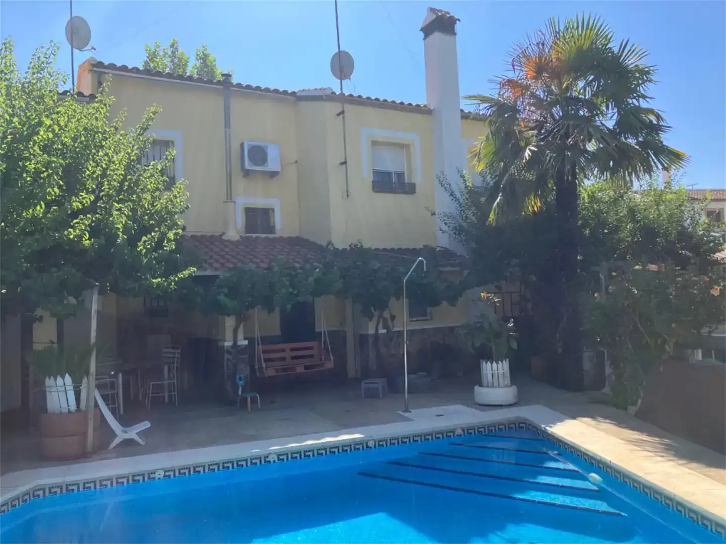 Piscina de Casa o xalet en venda en Constantina amb Aire condicionat, Jardí privat i Traster