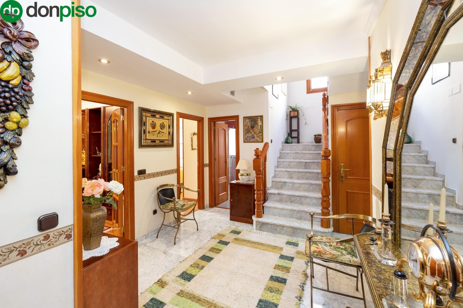 Haus oder Chalet zum Verkauf in  Granada Capital mit Klimaanlage, Privatgarten und Terrasse