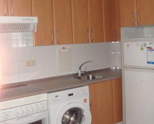 Cuina de Apartament de lloguer en  Madrid Capital amb Moblat