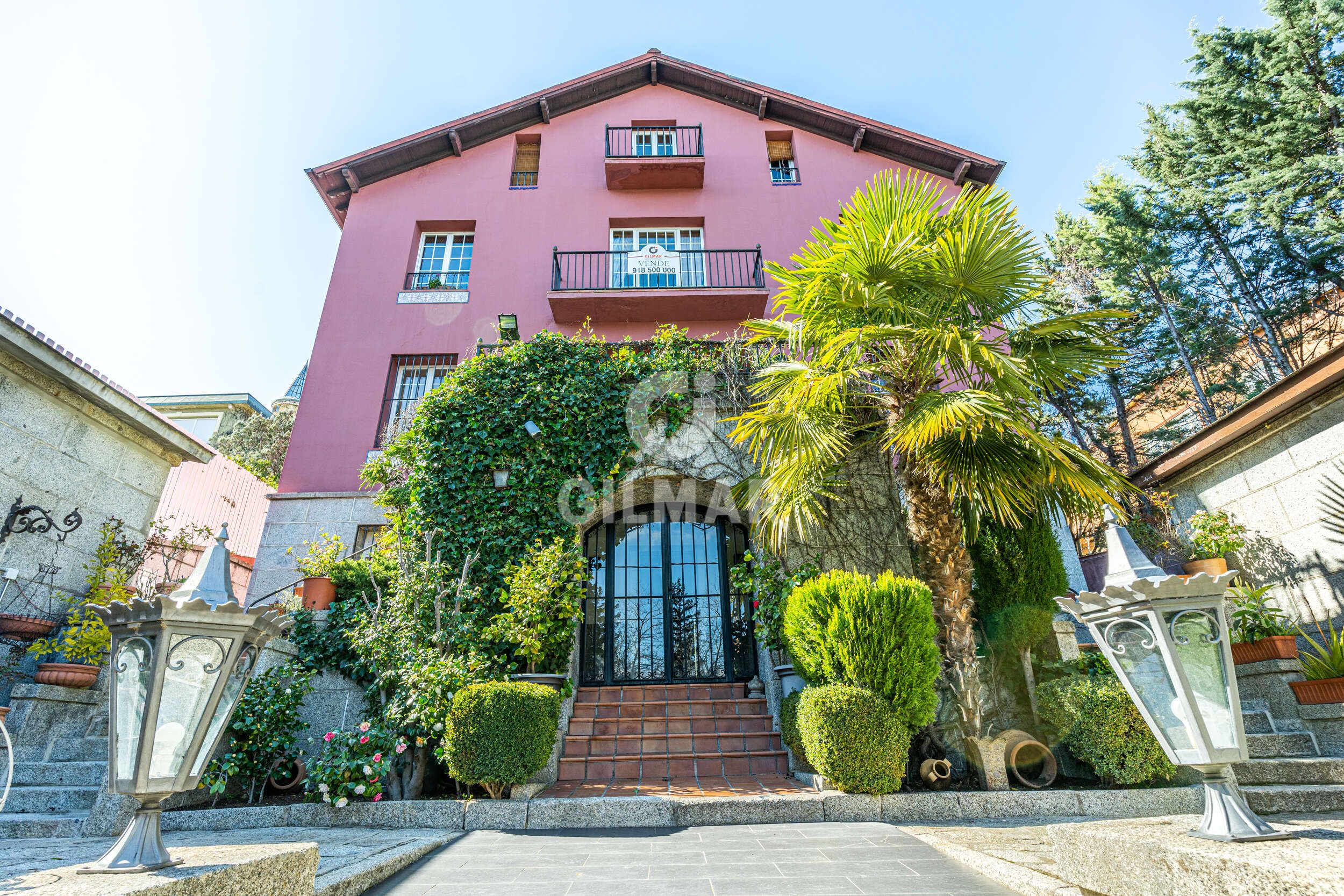 Exterior view of House or chalet for sale in San Lorenzo de El Escorial  with Heating and Swimming Pool