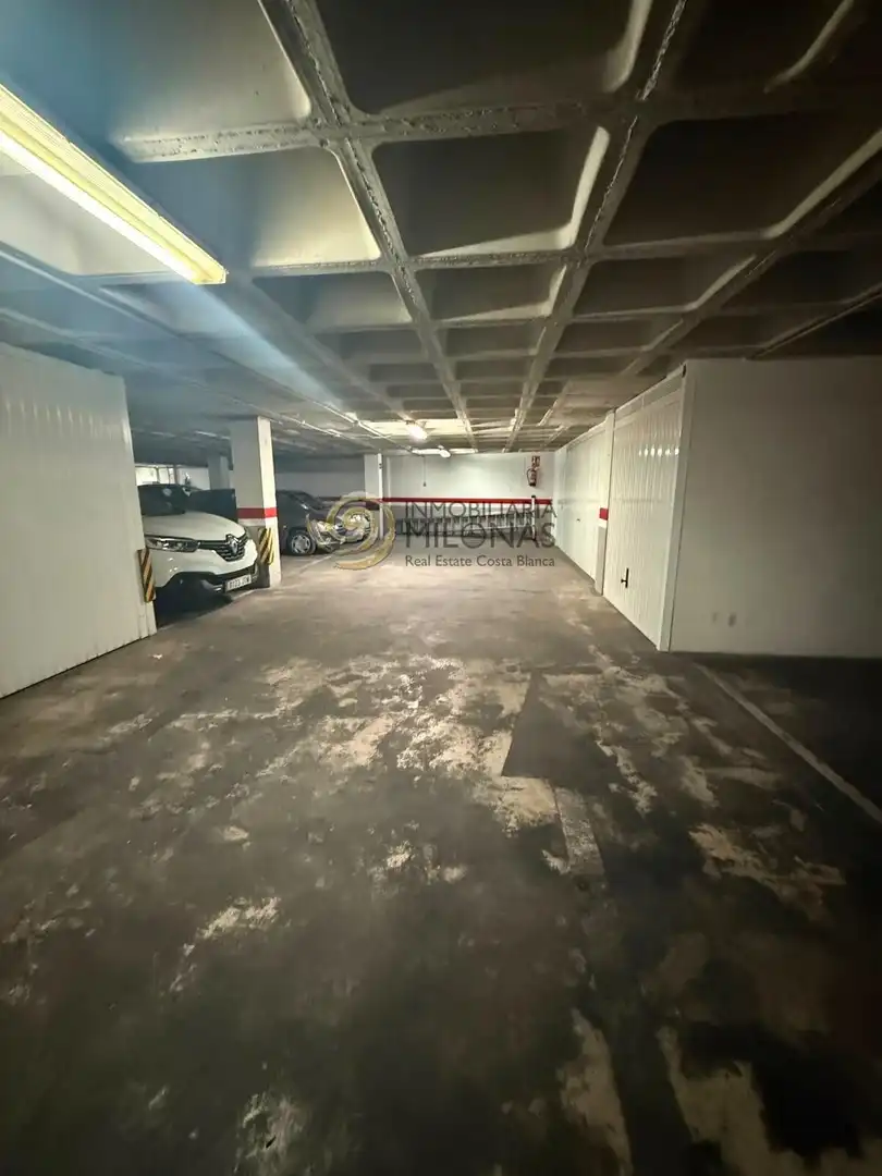 Aparcament de Dúplex en venda en Benidorm amb Aire condicionat, Calefacció i Jardí privat