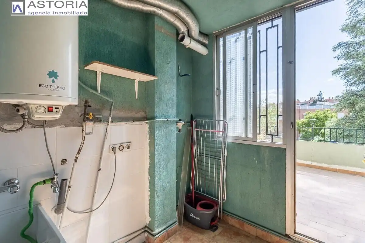 Bathroom of Flat for sale in Granada  with Heating