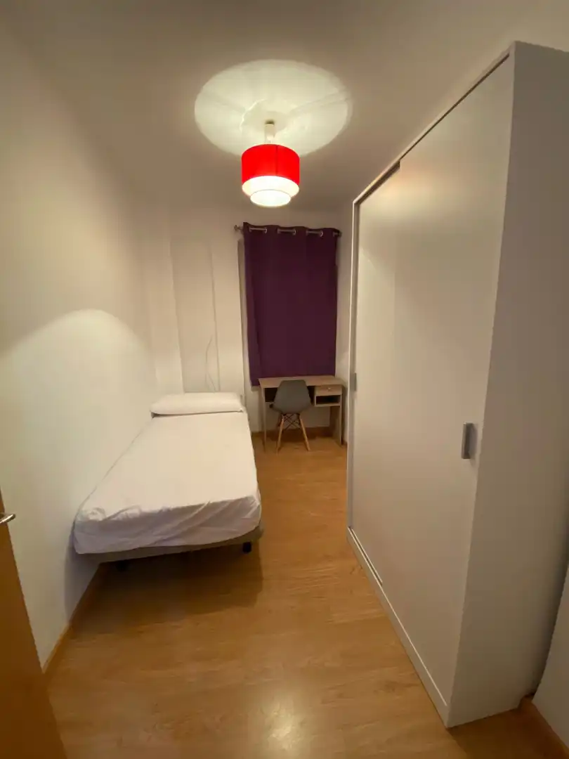 Flat for rent in Calle Arzobispo Guerrero, Angustias - Chana - Encina