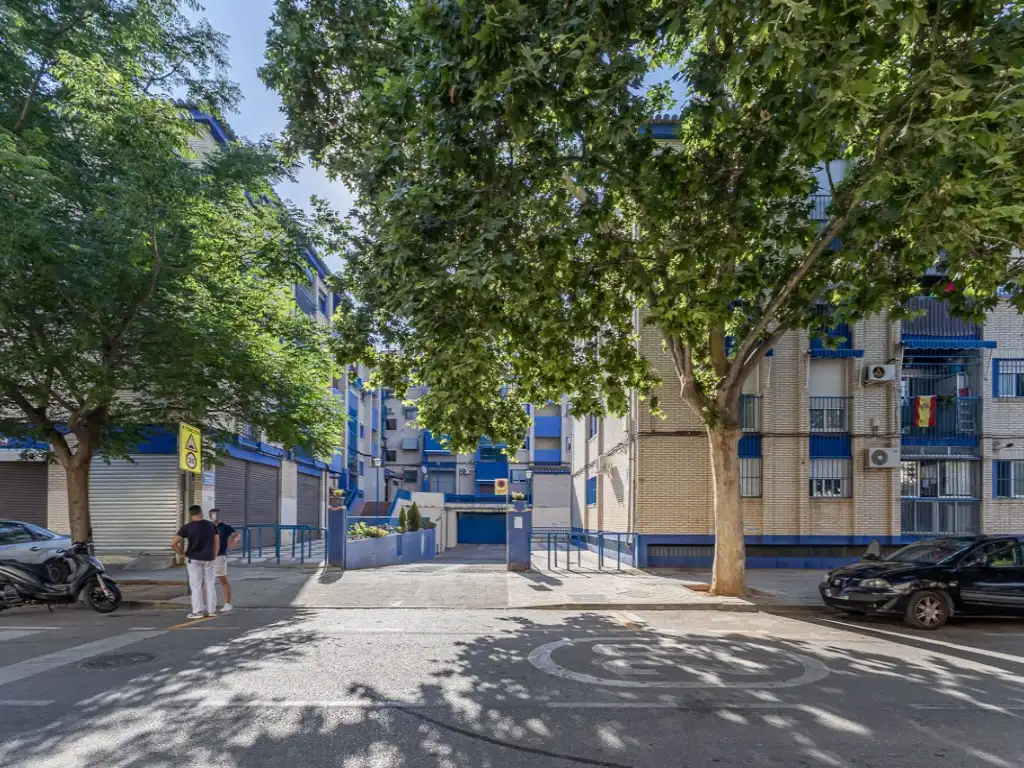 Vista exterior de Pis en venda en Granada amb Calefacció