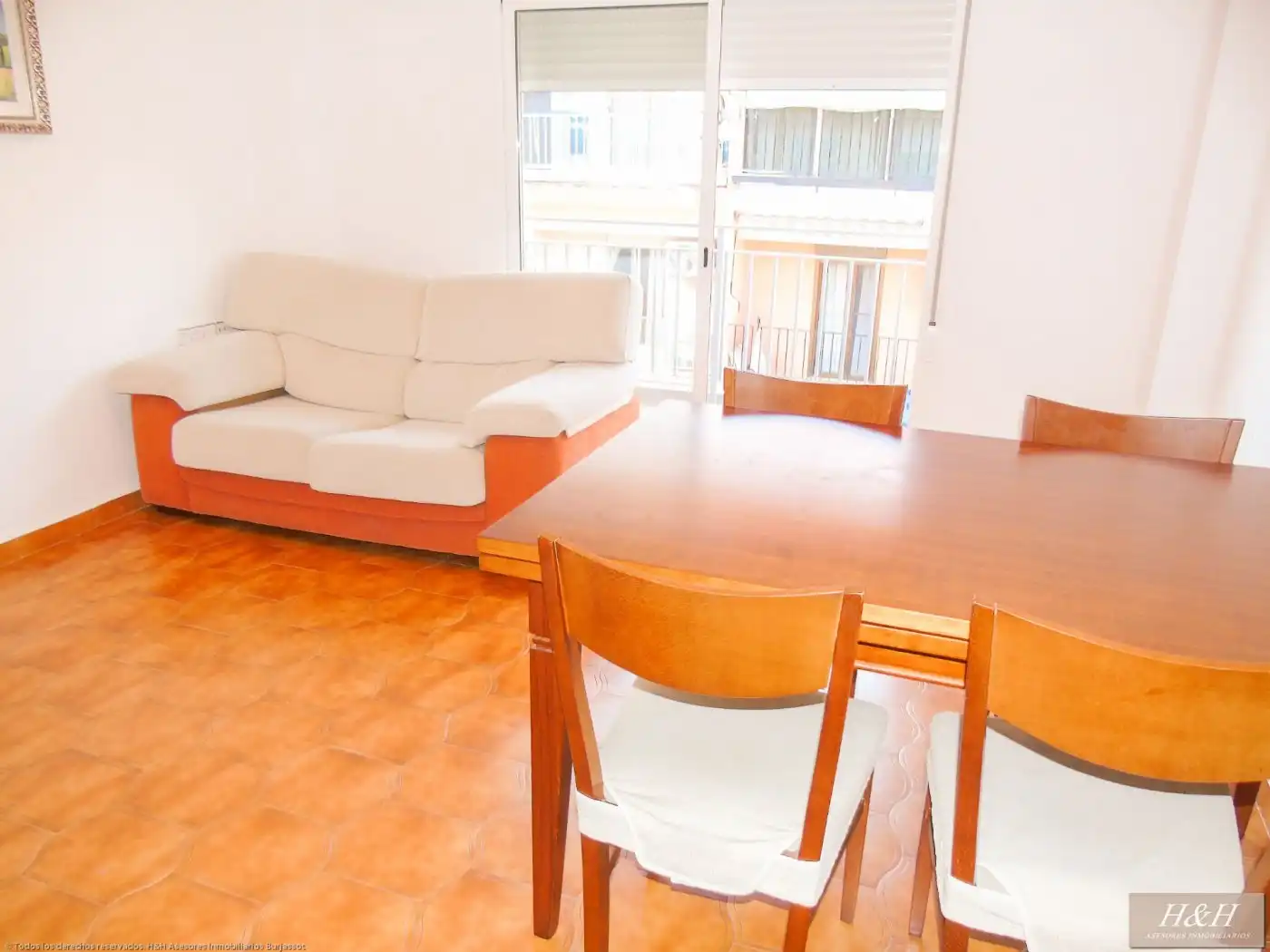 Sala d'estar de Pis de lloguer en Burjassot amb Balcó