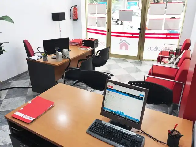 Local de alquiler en Calle Beethoven, Los Guindos - Parque Mediterráneo - Santa Paula