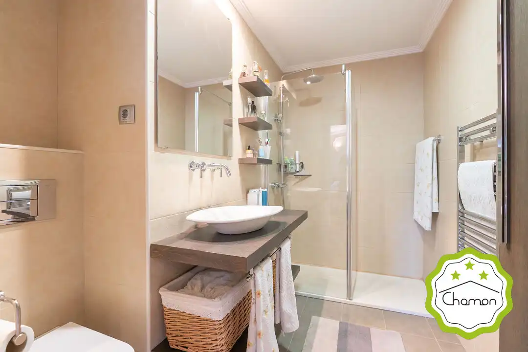 Badezimmer von Wohnung zum Verkauf in Leioa mit Heizung, Privatgarten und Terrasse