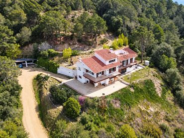 Casa rústica amb jardí en venda a Pedracastell 1
