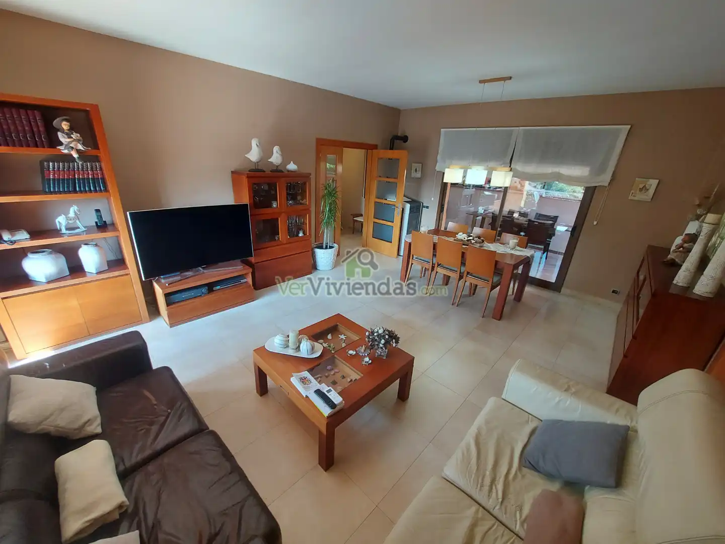Sala d'estar de Casa o xalet en venda en Corbera de Llobregat amb Aire condicionat, Calefacció i Jardí privat