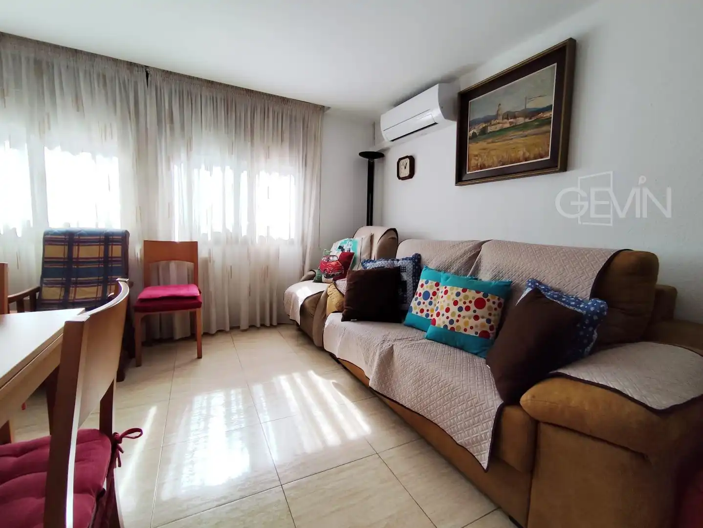 Sala de estar de Piso en venta en Santa Perpètua de Mogoda con Aire acondicionado, Calefacción y Trastero
