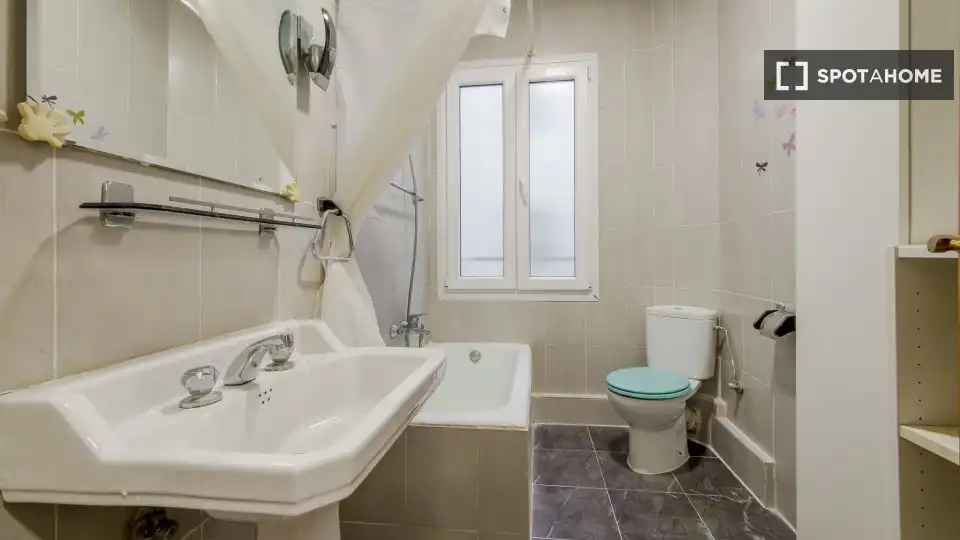 Room in Ciudad Jardín