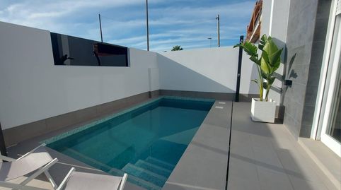 VILLA DE 2 DORMITORIOS Y DOS BAÑOS, CON PISCINA PRIVADA