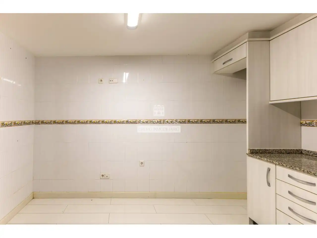 Kitchen of Flat for sale in Valencia  with Heating, Parquet flooring and Balcony