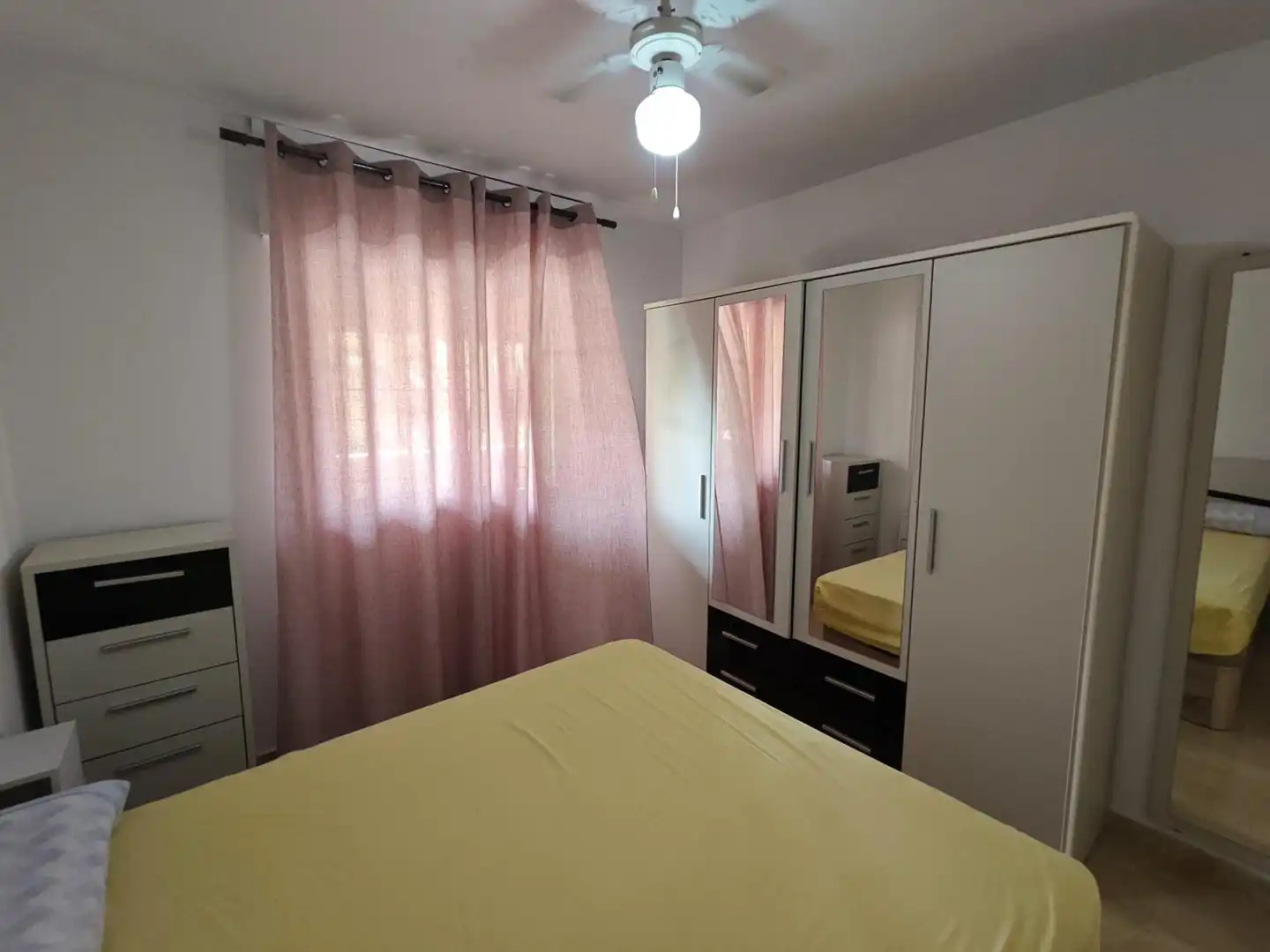 Schlafzimmer von Wohnungen zur Miete in Benalmádena mit Terrasse, Möbliert und Gemeinschaftspool