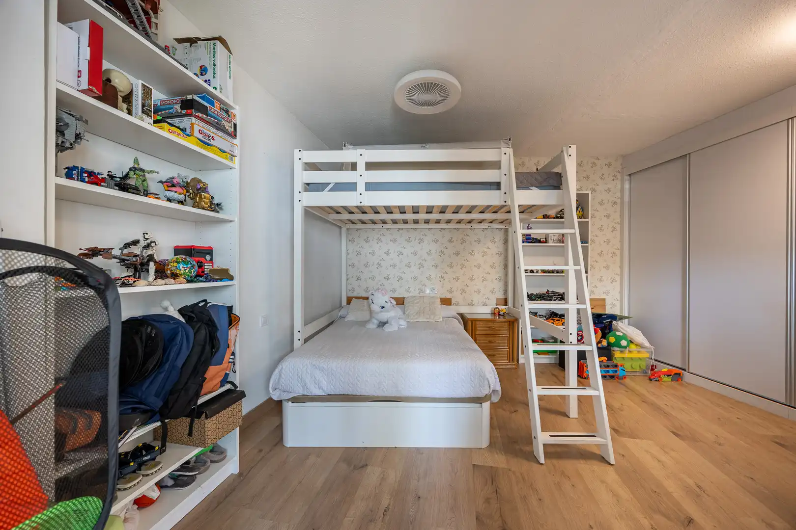 Bedroom of Flat for sale in Benidorm  with Swimming Pool, Furnished and Community pool