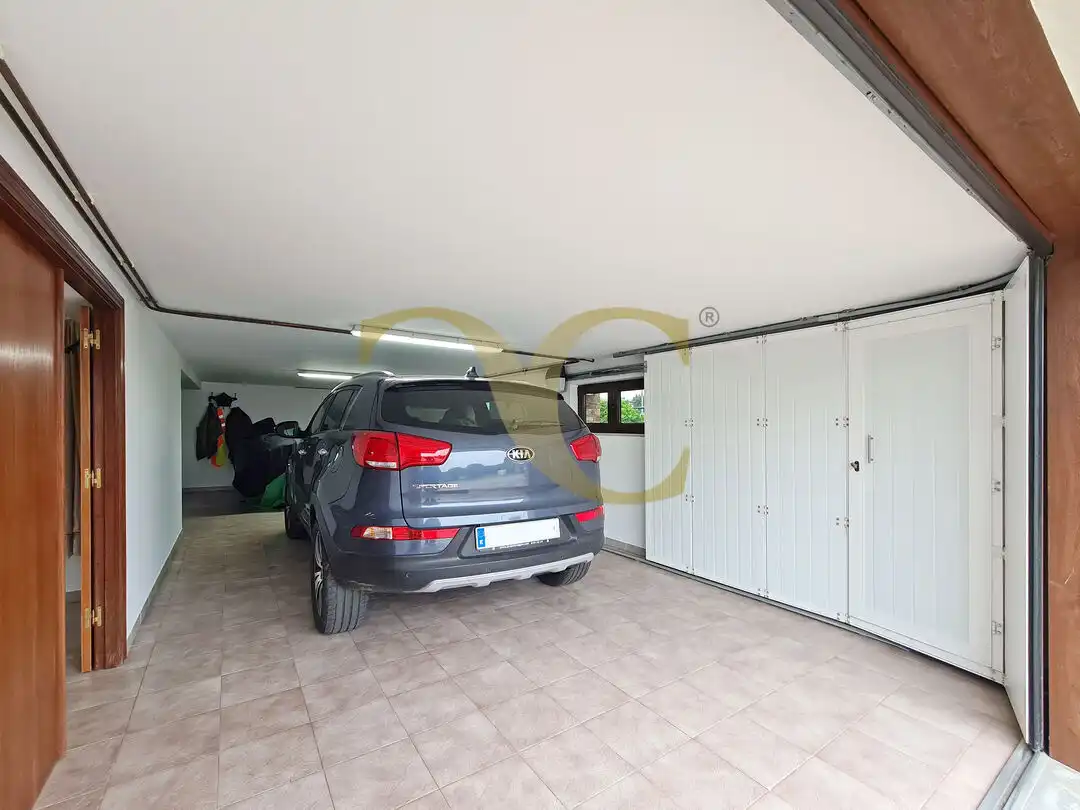 Aparcament de Casa o xalet en venda en Tapia de Casariego amb Calefacció, Jardí privat i Terrassa