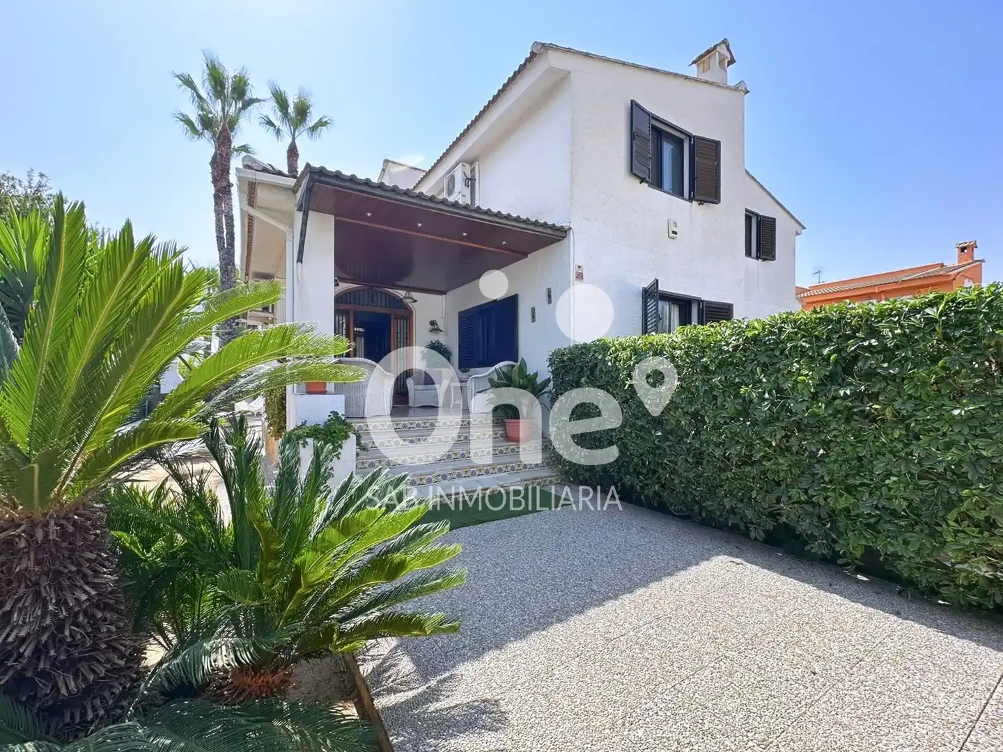 Vista exterior de Casa o xalet en venda en L'Eliana amb Aire condicionat, Calefacció i Jardí privat