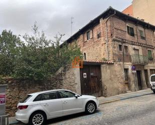 Vista exterior de Casa o xalet en venda en Segovia Capital amb Calefacció i Jardí privat