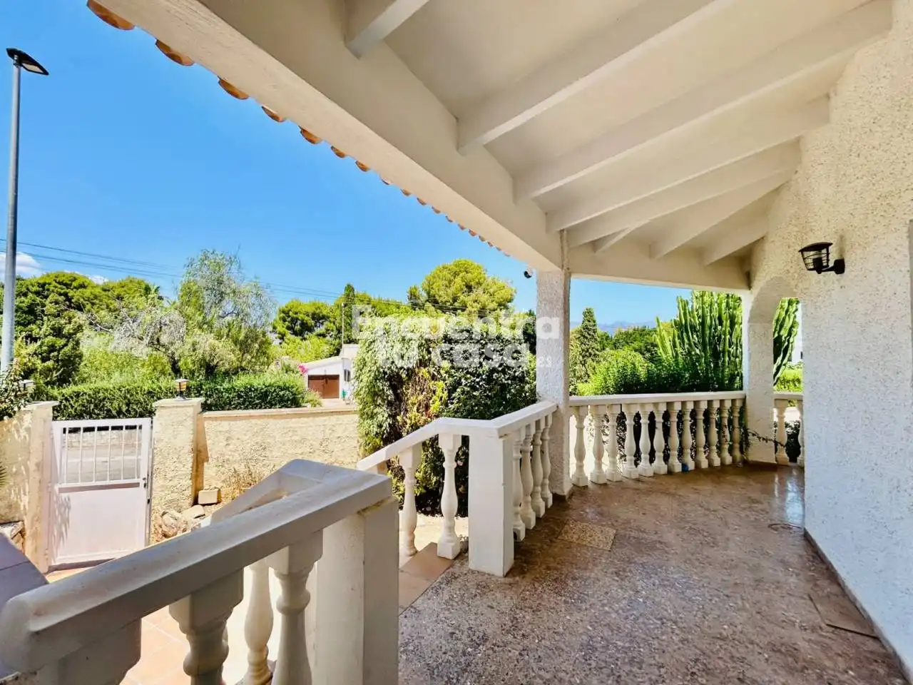 Vista exterior de Casa o xalet en venda en L'Alfàs del Pi amb Aire condicionat, Calefacció i Jardí privat