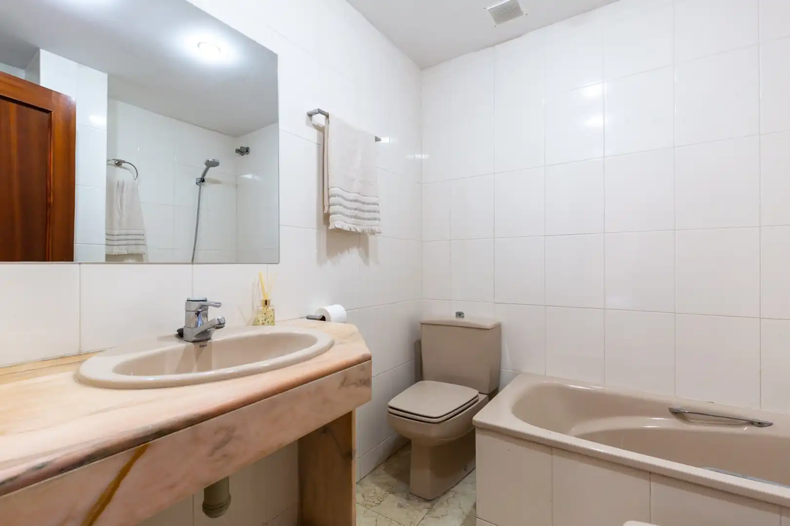Badezimmer von Wohnung zum Verkauf in Sant Just Desvern mit Klimaanlage, Heizung und Terrasse