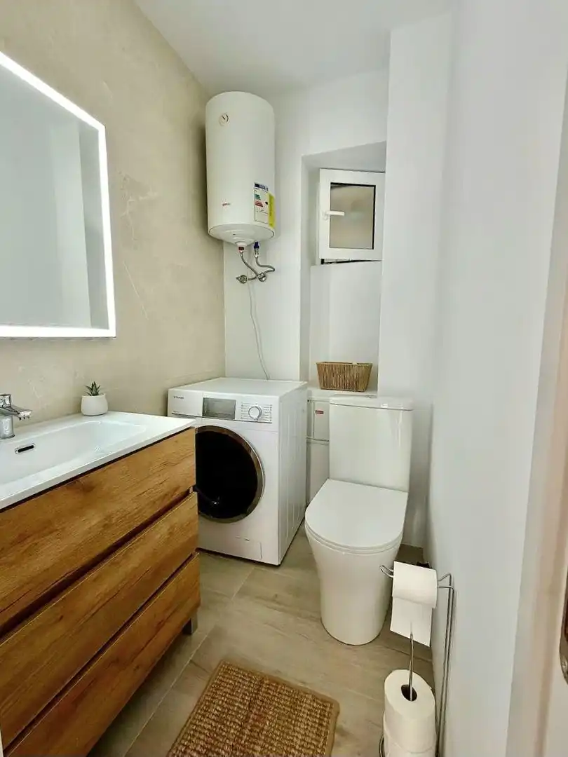 Bany de Apartament en venda en Alicante / Alacant amb Aire condicionat, Terrassa i Moblat