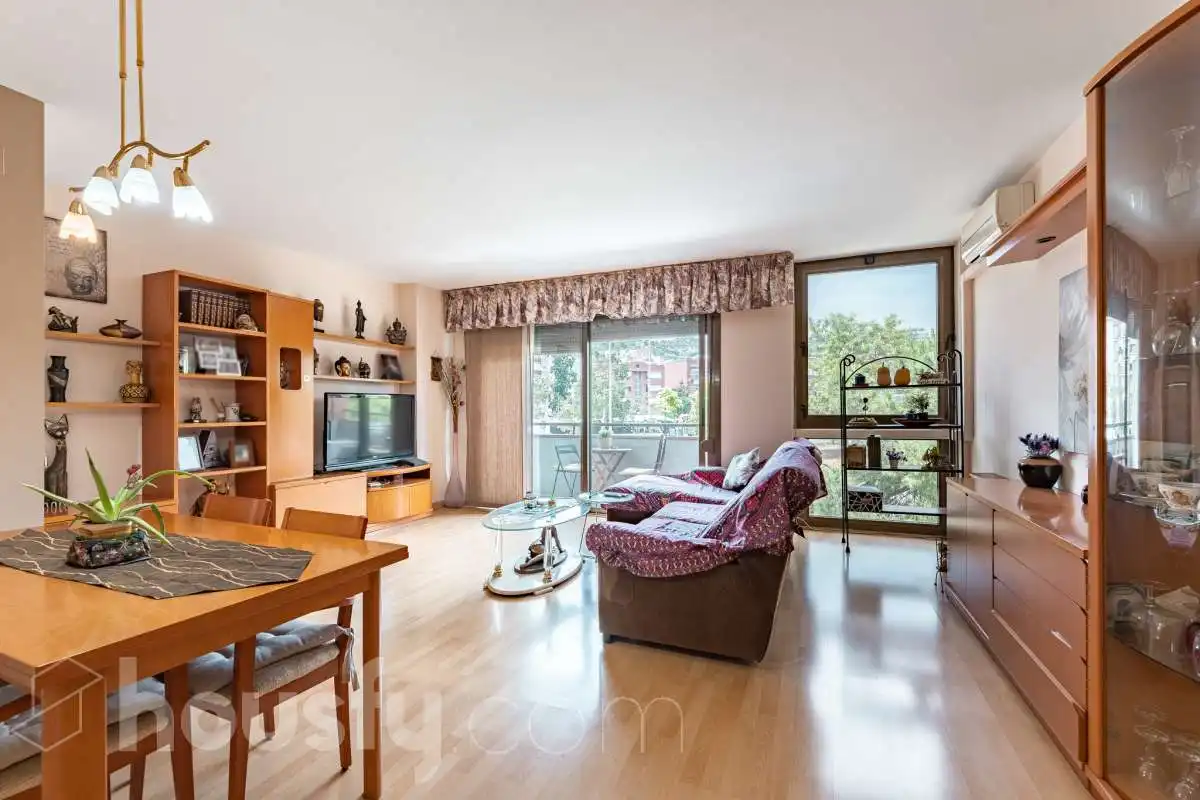 Vista exterior de Piso en venta en Barcelona con Aire acondicionado, Calefacción y Amueblado