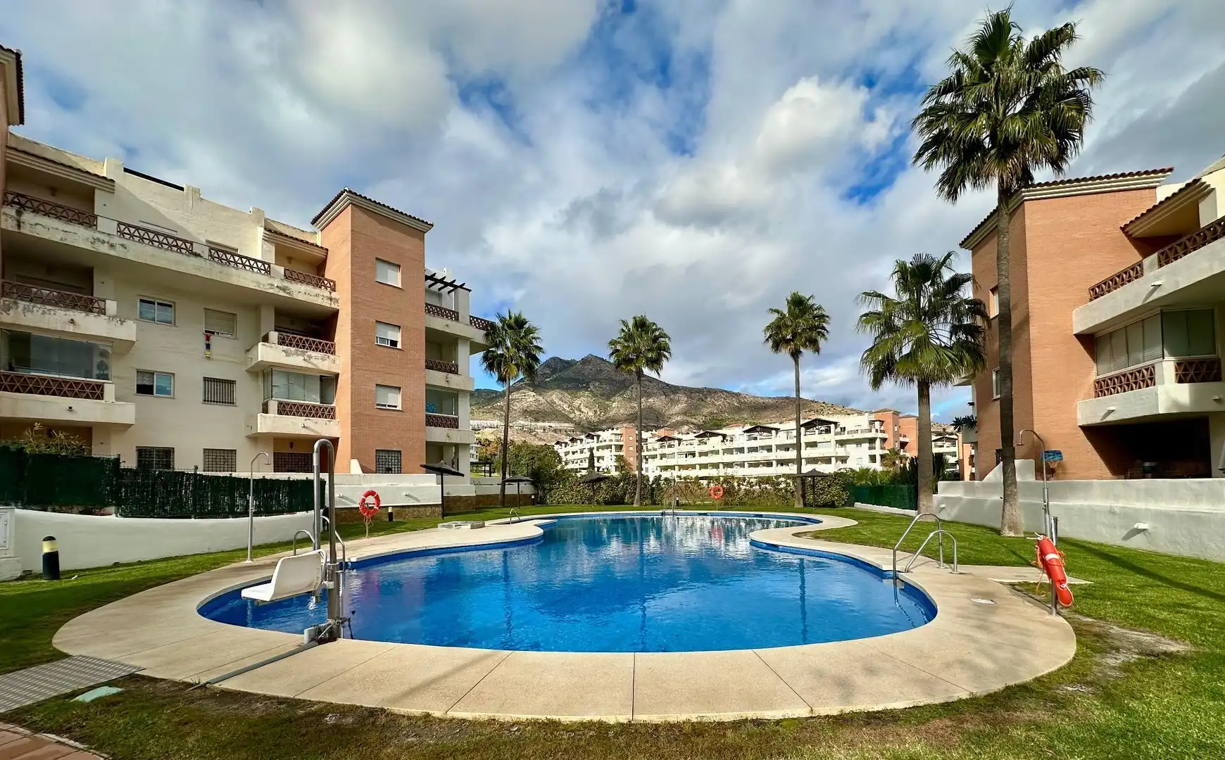 Außenansicht von Wohnungen zum Verkauf in Benalmádena mit Klimaanlage, Heizung und Terrasse