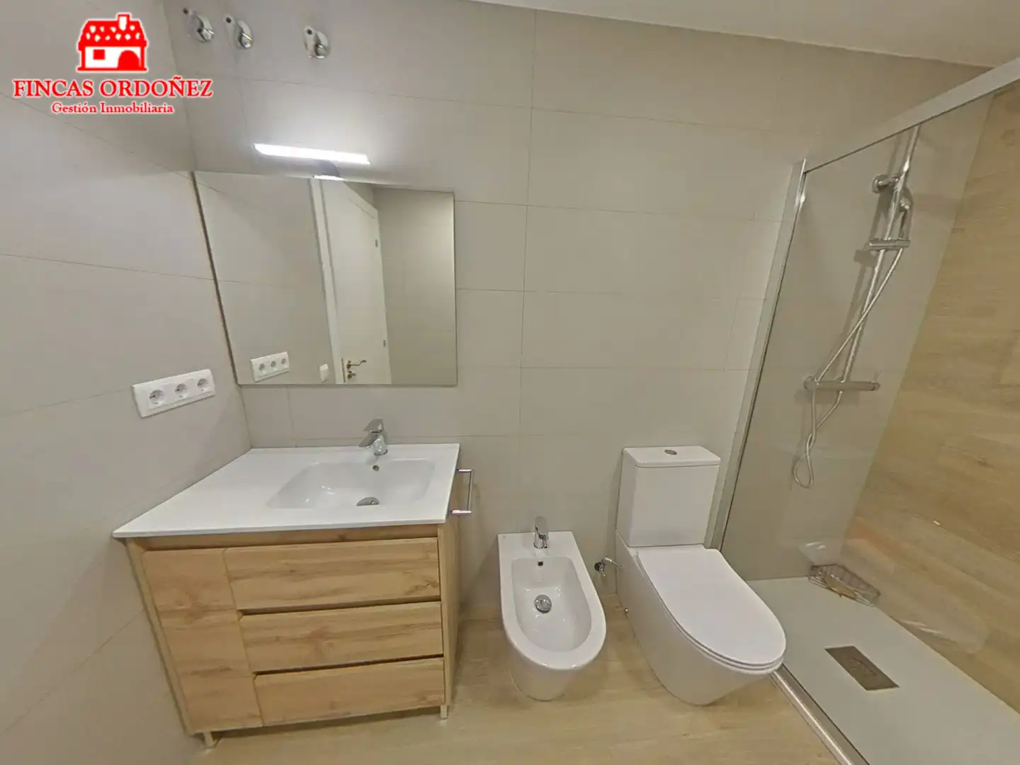 Badezimmer von Wohnung zum Verkauf in Sant Andreu de la Barca mit Klimaanlage, Heizung und Balkon