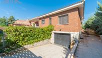 Exterior view of House or chalet for sale in Villa del Prado  with Air Conditioner, Heating and Private garden