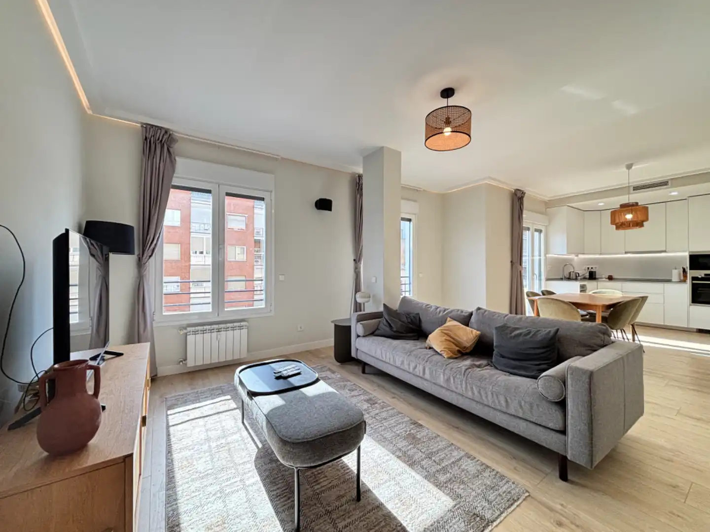 Living room of Flat for rent in Madrid  with Air Conditioner, Heating and Furnished