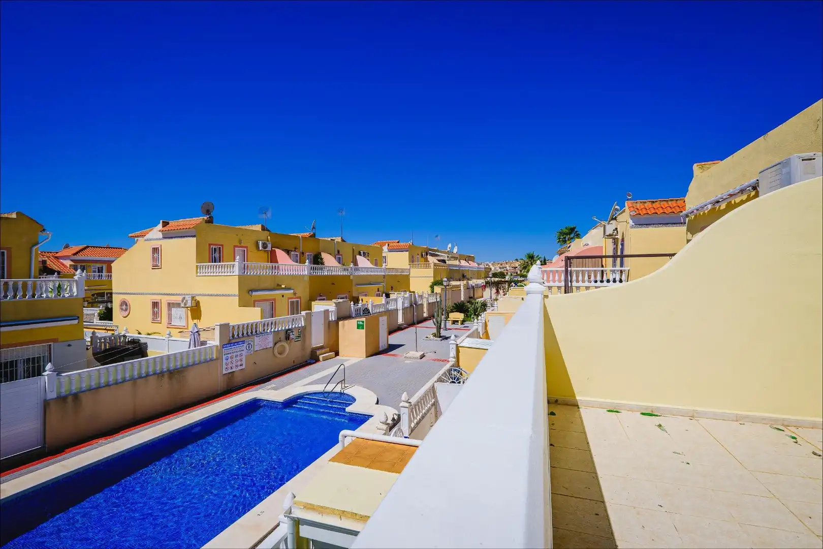 Vista exterior de Casa adosada en venta en Orihuela con Aire acondicionado, Calefacción y Jardín privado