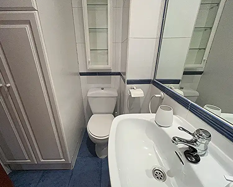 Baño de Piso de alquiler en Madrid con Aire acondicionado, Calefacción y Parquet