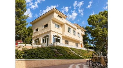 Exquisita Villa en Urbanización Bon Aire, Tibi  540,000