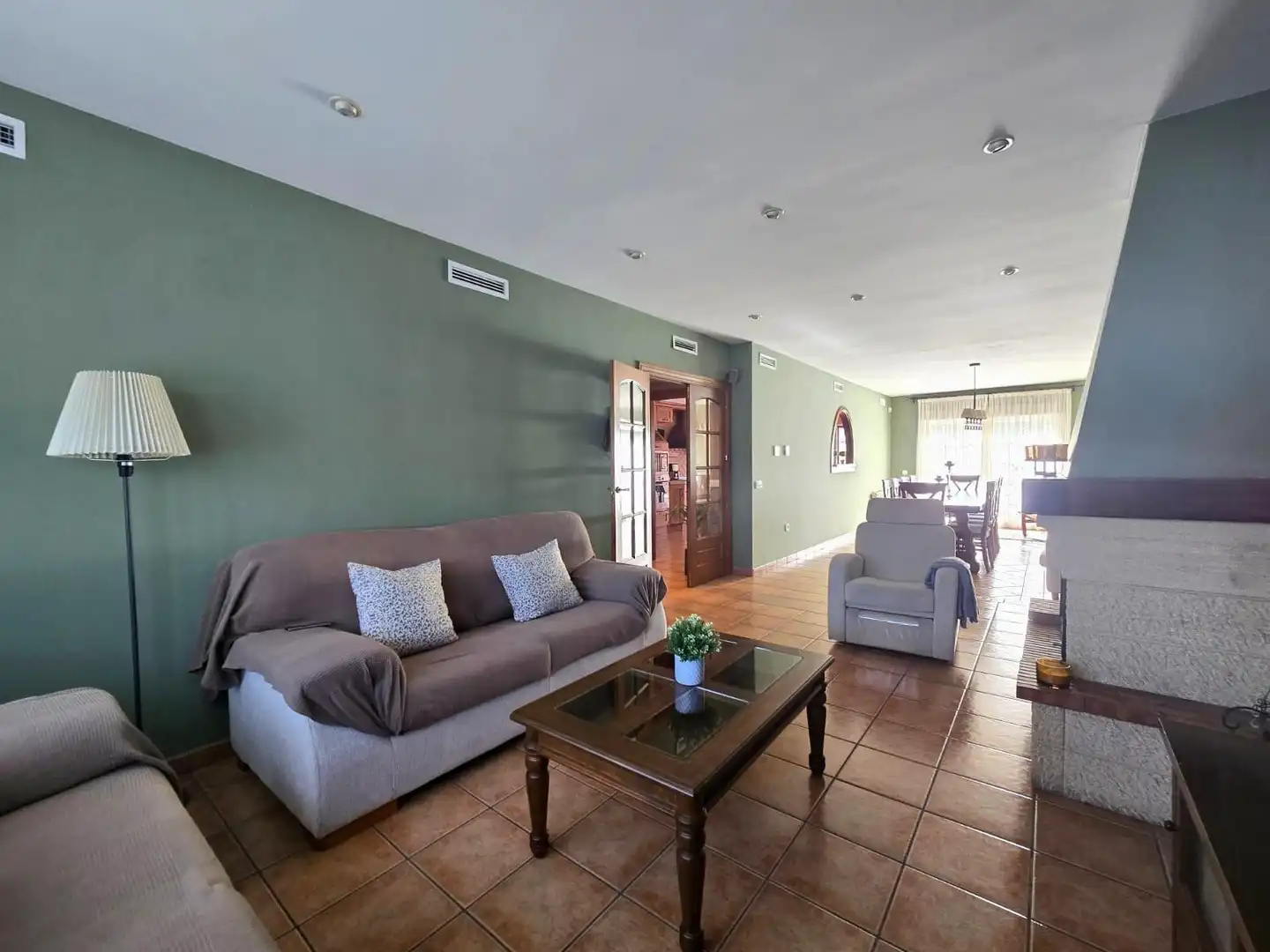 Sala de estar de Casa adosada en venta en Talavera de la Reina con Aire acondicionado, Calefacción y Terraza