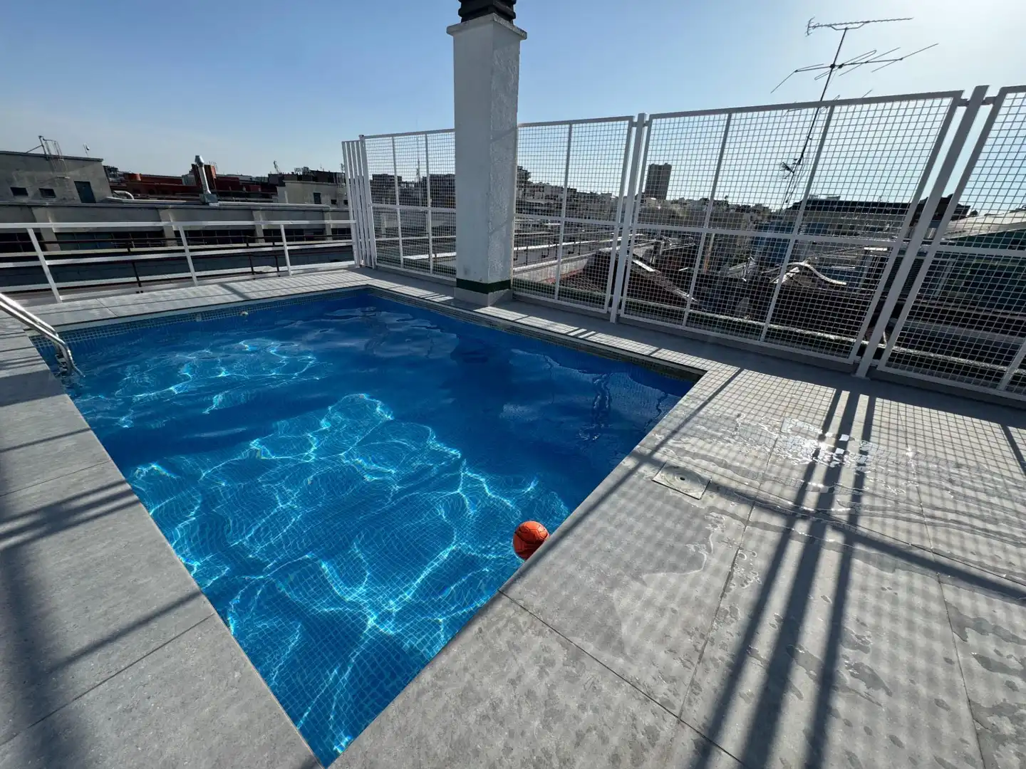 Swimming pool of Flat for sale in Madrid  with Air Conditioner, Heating and Terrace