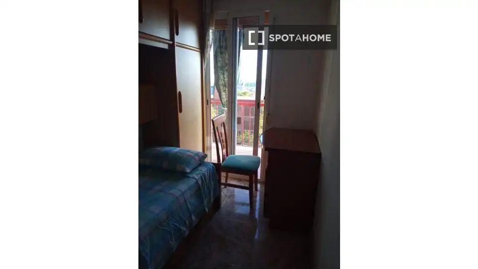Habitación de Piso para compartir en L'Hospitalet de Llobregat con Aire acondicionado, Calefacción y Amueblado
