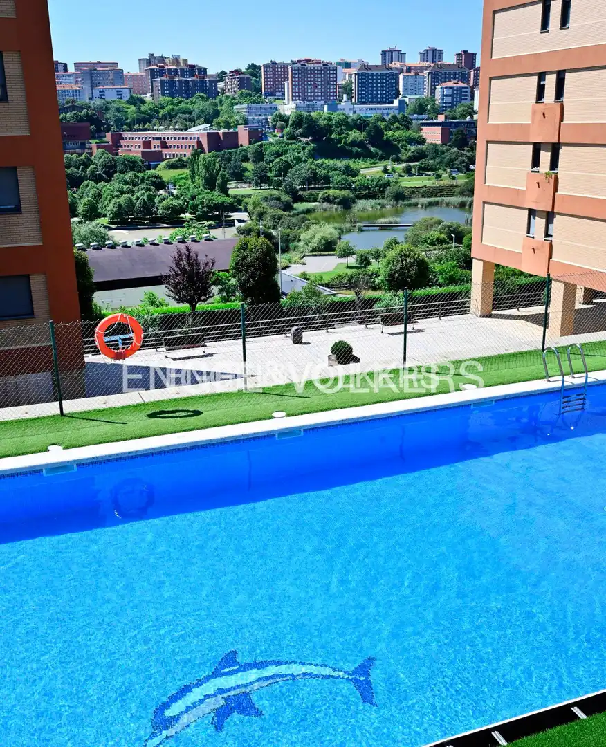 Piscina de Piso de alquiler en Santander con Calefacción, Trastero y Piscina
