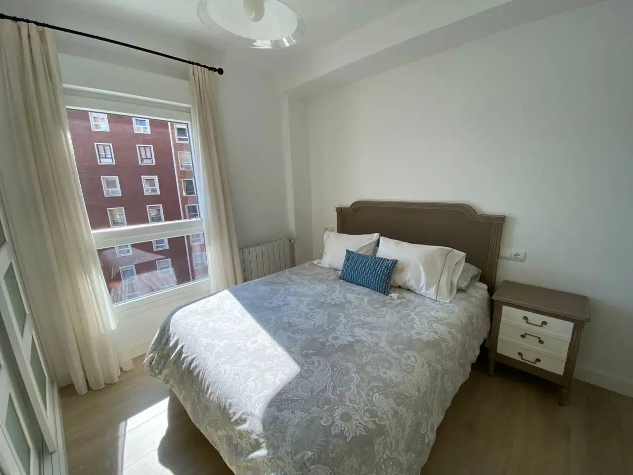 Schlafzimmer von Wohnung zur Miete in Santander mit Heizung und Möbliert