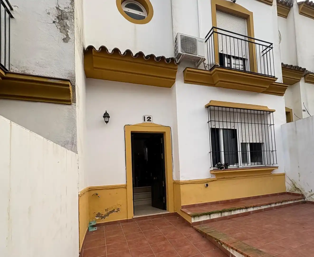 Exterior view of Houses for sale in Morón de la Frontera