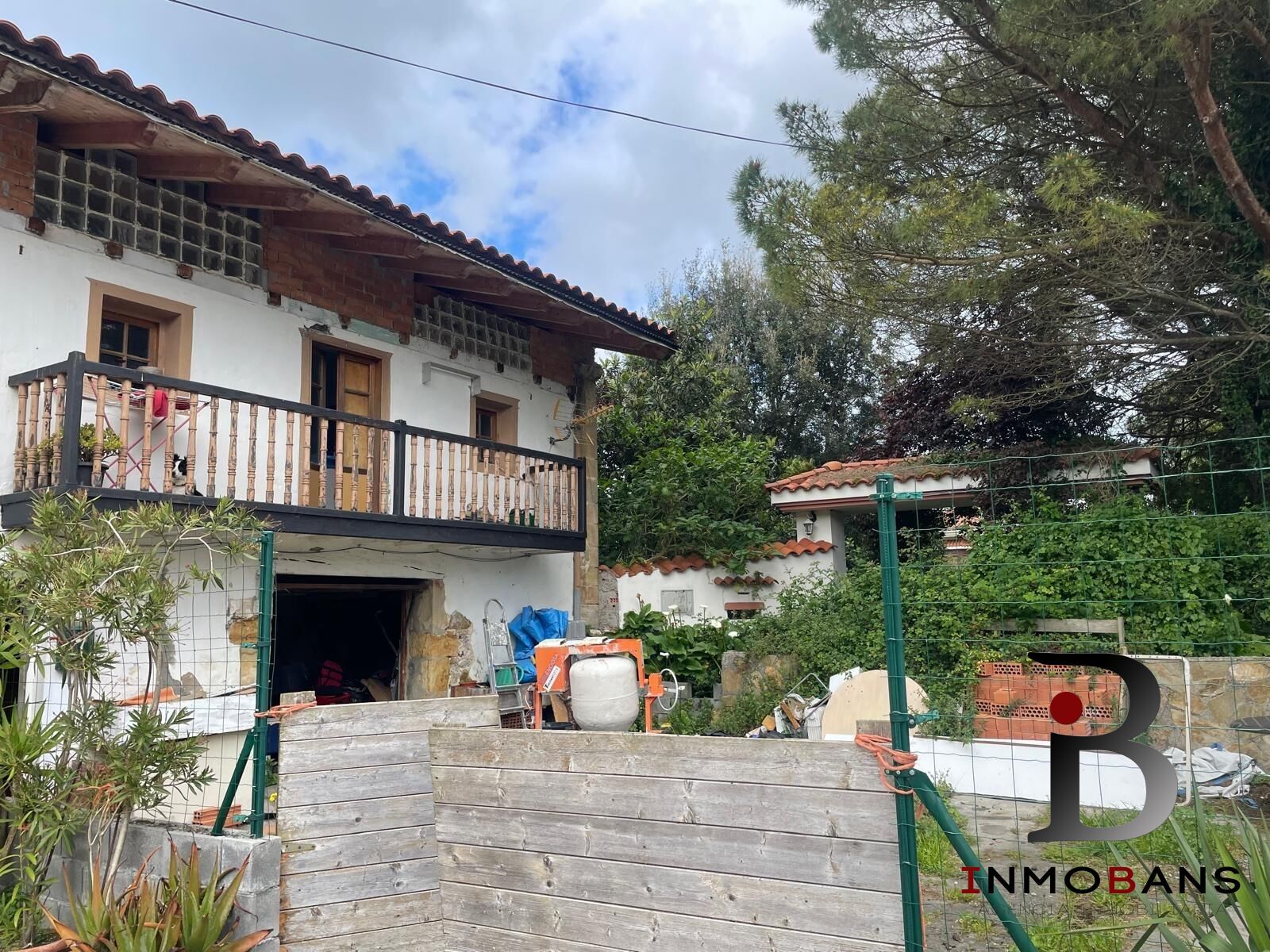 Exterior view of Single-family semi-detached for sale in Bárcena de Cicero  with Terrace and Balcony