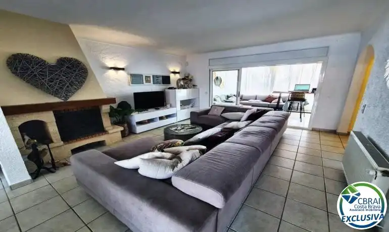 Sala de estar de Casa o chalet en venta en Empuriabrava con Calefacción y Jardín privado