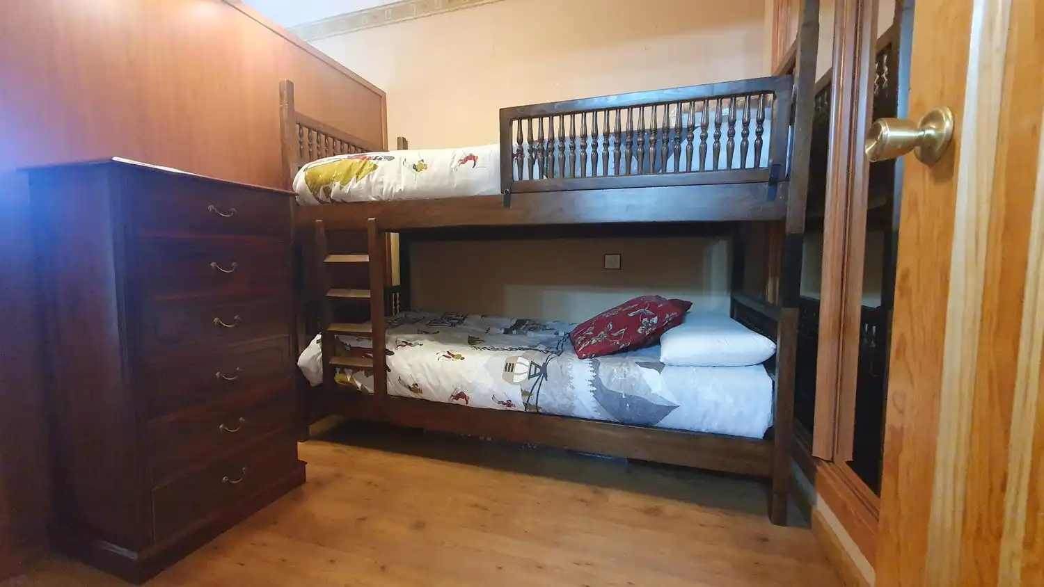Habitación de Piso en venta en Lena con Calefacción y Piscina