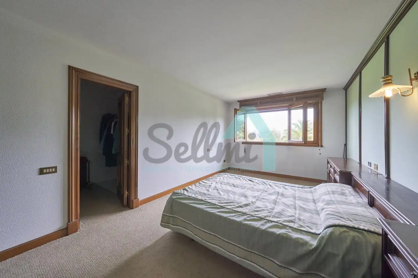 Dormitori de Casa o xalet en venda en Gijón  amb Aire condicionat, Jardí privat i Parquet