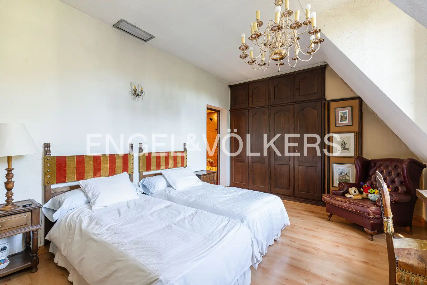 Habitación de Casa o chalet en venta en Pozuelo de Alarcón con Calefacción, Jardín privado y Piscina