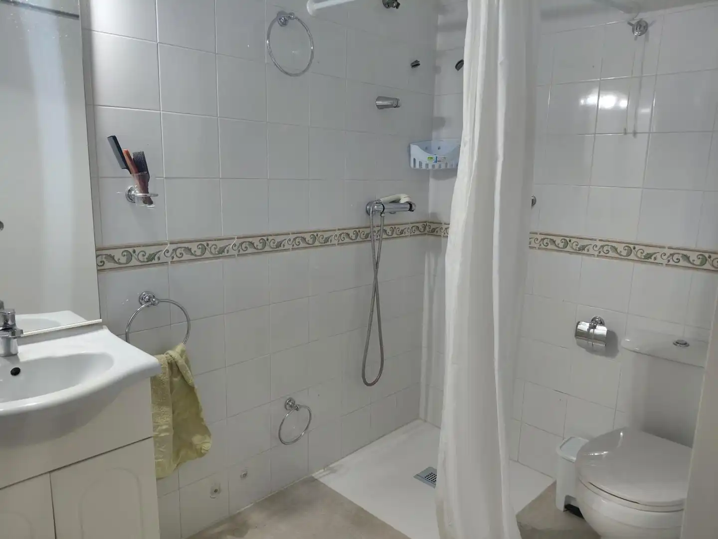 Baño de Piso de alquiler en Camas con Aire acondicionado y Amueblado