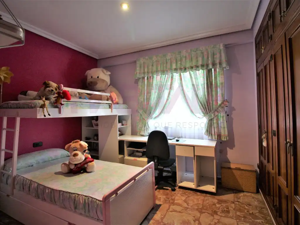 Habitación de Casa o chalet en venta en Chiva con Aire acondicionado, Calefacción y Amueblado