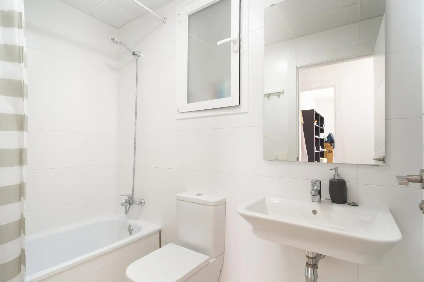 Badezimmer von Wohnungen zum Verkauf in Marbella mit Klimaanlage, Terrasse und Abstellraum