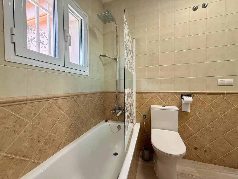 Bany de Casa o xalet en venda en La Romana amb Aire condicionat