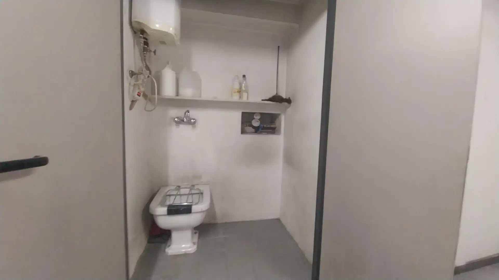 Badezimmer von Geschaftsraum zur Miete in Valladolid